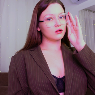 Model - Stella Louder shy