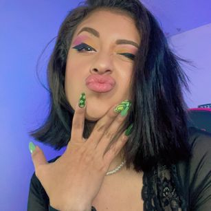 Model - pradax goddess