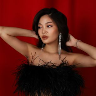 Model - NaughtyKimmy tights