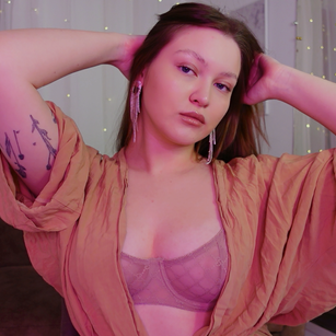 Model - Stella Louder shaved