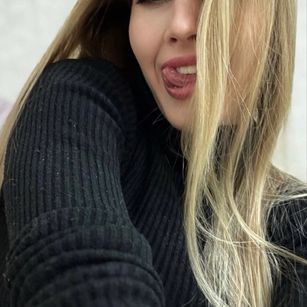 Model - MiaVarlet smoke