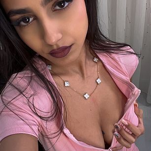 Model - Vanessa Olive bigboobs
