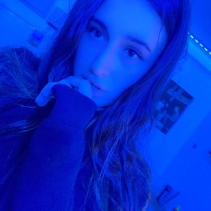 Model - KristinaScott longhair