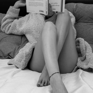 Model - Zyra redhead