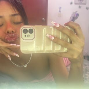 Model - Penelope skinny