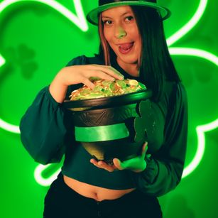 Model - julieth_Blue saliva