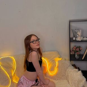 Model - Tessa smalltits