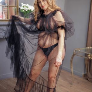 Model - Karla Hartley moan