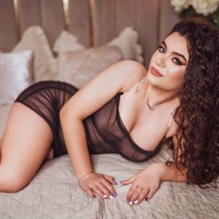 Model - CharlotteMave feet