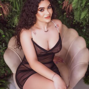 Model - CharlotteMave spanking