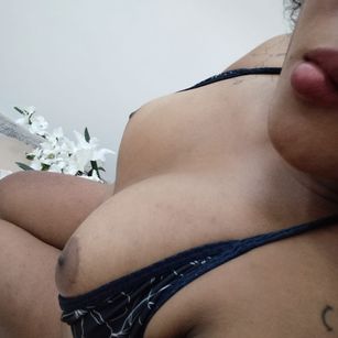 Model - RoxieLewis joi