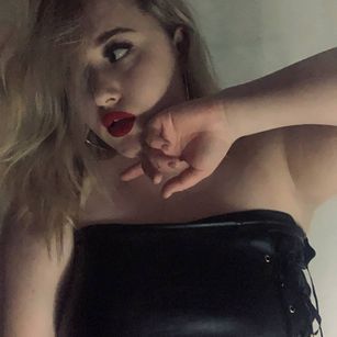 Model - irena_barr shy