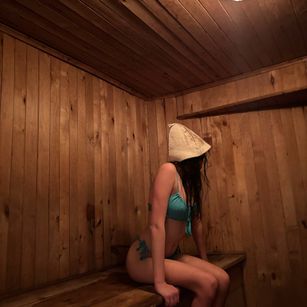 Model - Polinkss stockings