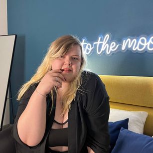 Model - Asmi bigtits