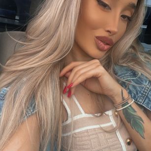 Model - Skyler Davis findom