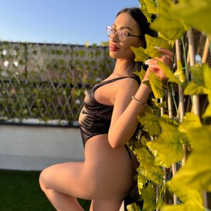 Model - VictoriaLane heels