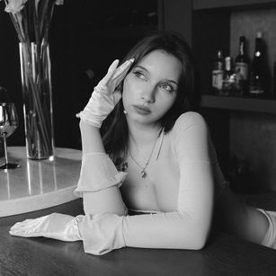 Model - Mari Nette feet