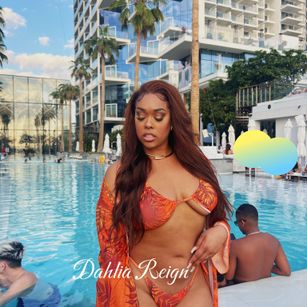 Model - Dahlia Reign joi