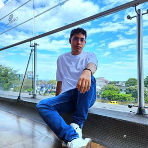 Model - Alex bans teen