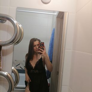 Model - ViolaBloom stockings