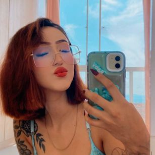 Model - Melodie Roy squirt