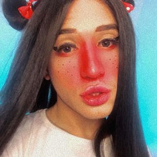 Model - PinkyRosse delgada