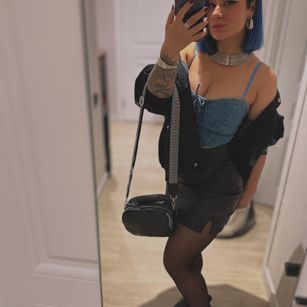 Model - Mira Wair feet