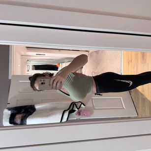 Model - Dinky Inky Kinky brunette