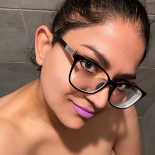 Model - Goddess Sonia hairyarmpit