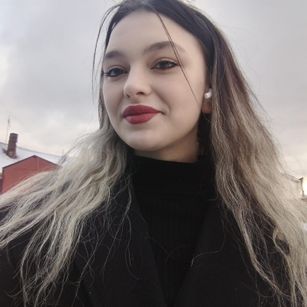 Model - LucyGoldi mistress