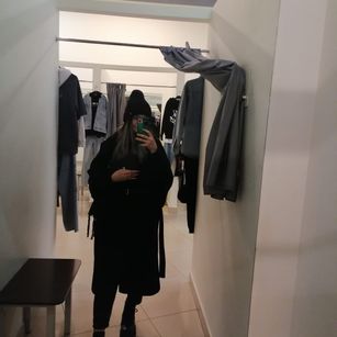 Model - LucyGoldi mistress