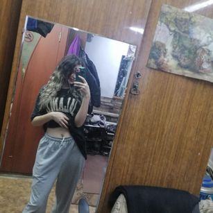 Model - LucyGoldi feet