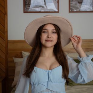 Model - AngelikaBarnes sweet