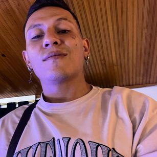 Model - Gojuo17 streptease