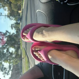 Model - Dakota Deux findom