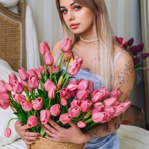 Model - LaraAllen legs