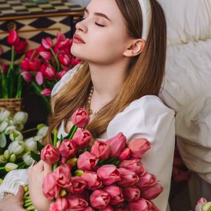 Model - SophiaDear stockings