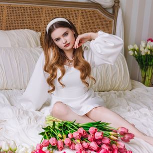 Model - SophiaDear legs