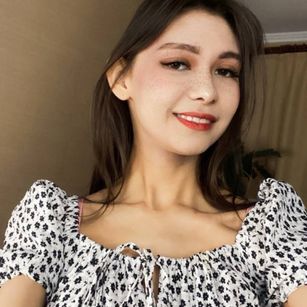 Model - Bella squirt