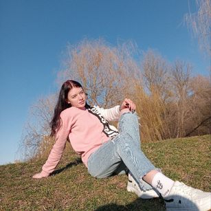 Model - alona love playful