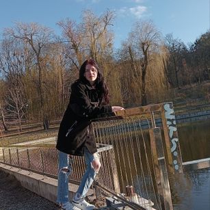 Model - alona love pussi