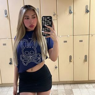 Model - mueca bella semen