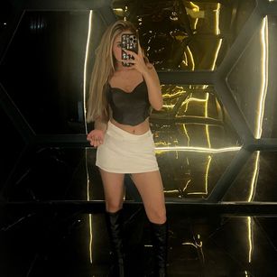 Model - mueca bella dedos