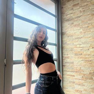 Model - Violeta Gill feet