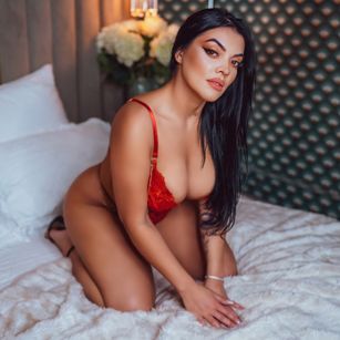 Model - LeahAllen oilshow