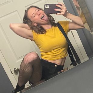 Model - curlycheergrl natural