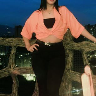 Model - NahomiLatin FRIENDLY