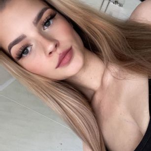 Model - Supergirlpower cute