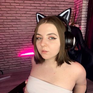 Model - Vivian young