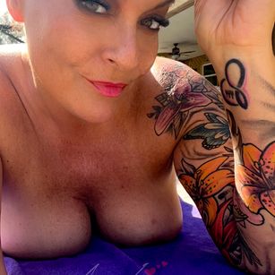 Model - AnniLovexxx feet